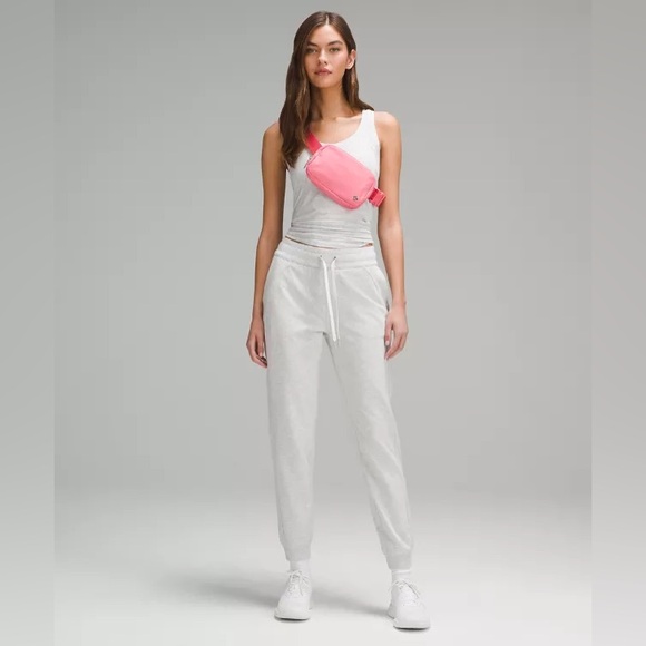 Lululemon Sakura Pink Belt Bag NWT - Picture 2 of 4